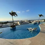 Stunning Studio/Ocean Views Pool