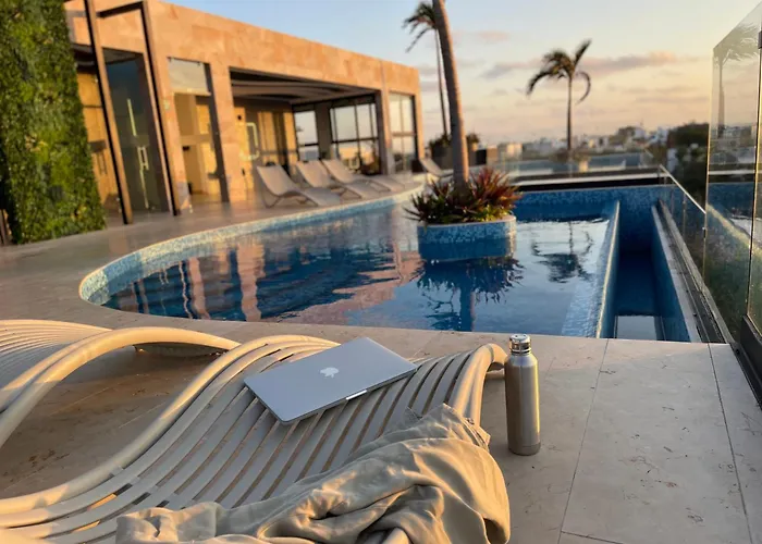 Stunning Studio/Ocean Views Pool